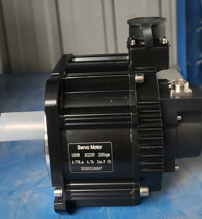 High Precision Fiber Laser Cutting Metal Stainless Steel Carbon 2000w Visoko precizni vlaknasti laser za rezanje metala od nehrđajućeg čelika Carbon 2000w