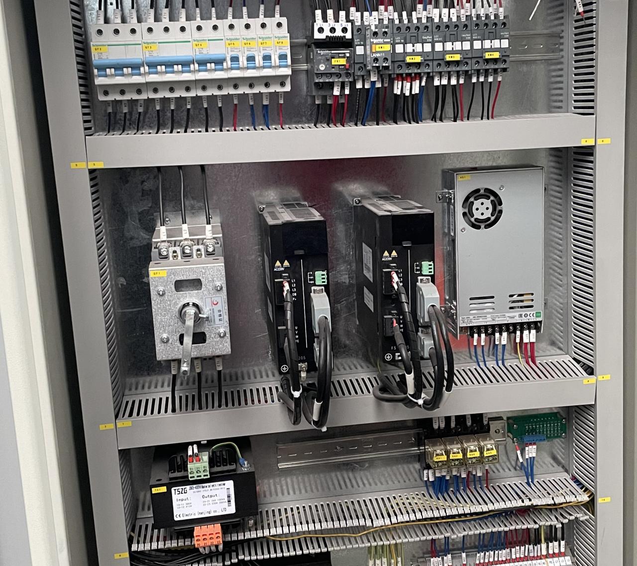 High Quality 3m Press Brake Machine Hydraulic 100 Ton For Sheet Metal Bending Visokokvalitetni 3m hidraulični stroj za presovanje od 100 tona za savijanje limova