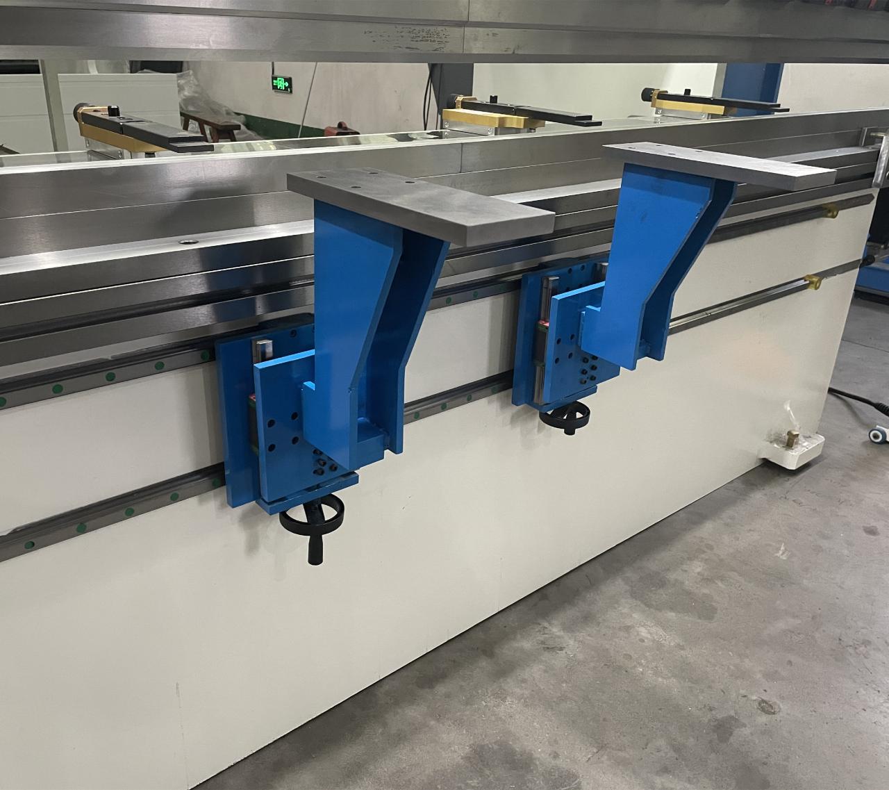 High Quality 3m Press Brake Machine Hydraulic 100 Ton For Sheet Metal Bending Visokokvalitetni 3m hidraulični stroj za presovanje od 100 tona za savijanje limova