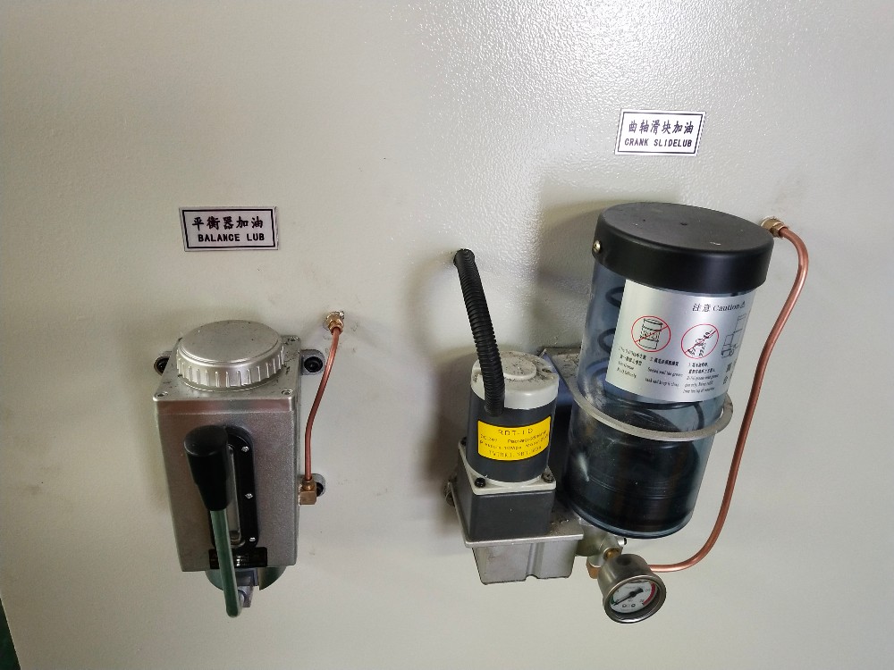 Pneumatic Friction Clutch High Performance Punch Press Machine Stroj za bušenje visokih performansi s pneumatskom tarnom spojkom