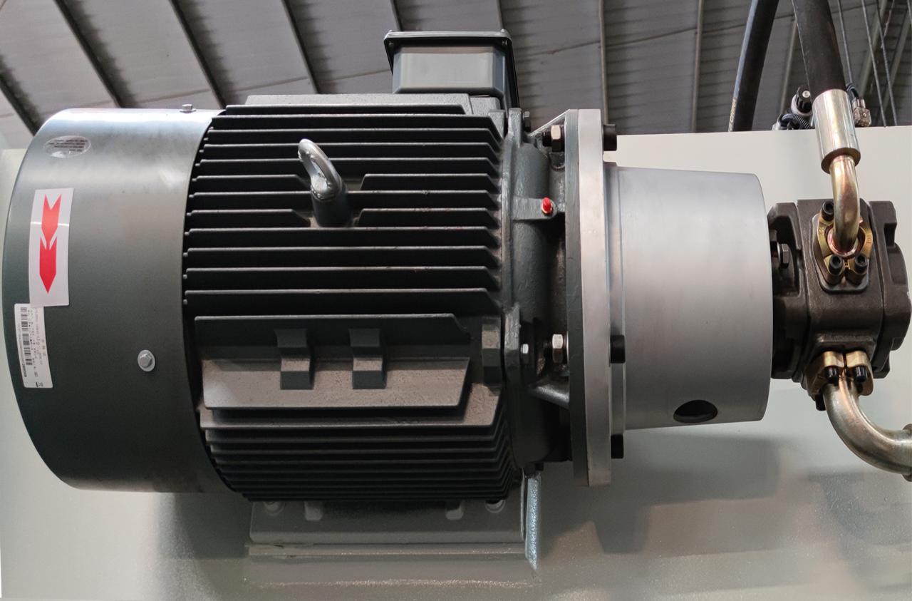 Qc11k hidraulični stroj za škare i stroj za giljotinu za rezanje lima