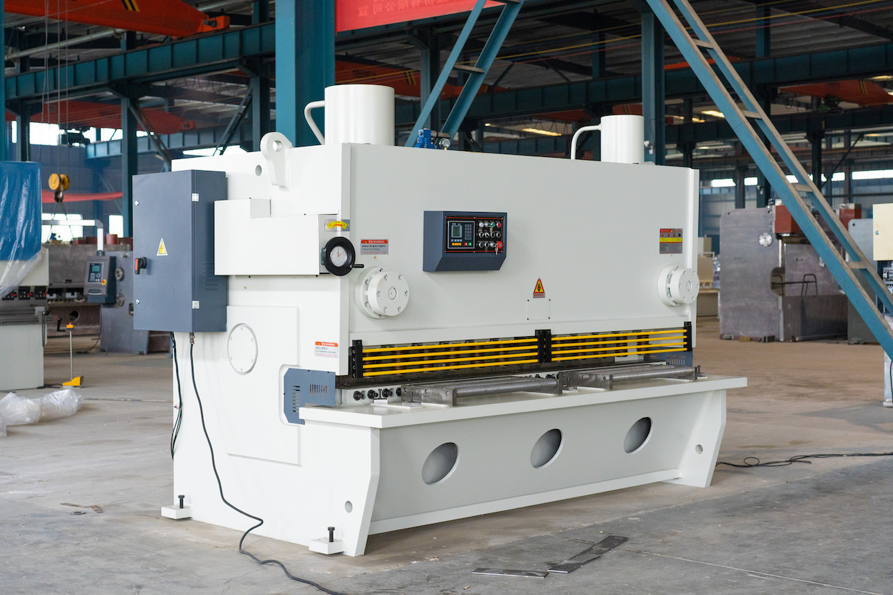 Qc11y 8x3200 Sheet Metal Shearing Machine Steel Plate Hydraulic Shearing Machine Qc11y 8x3200 Stroj za rezanje lima Hidraulični stroj za rezanje čeličnih ploča