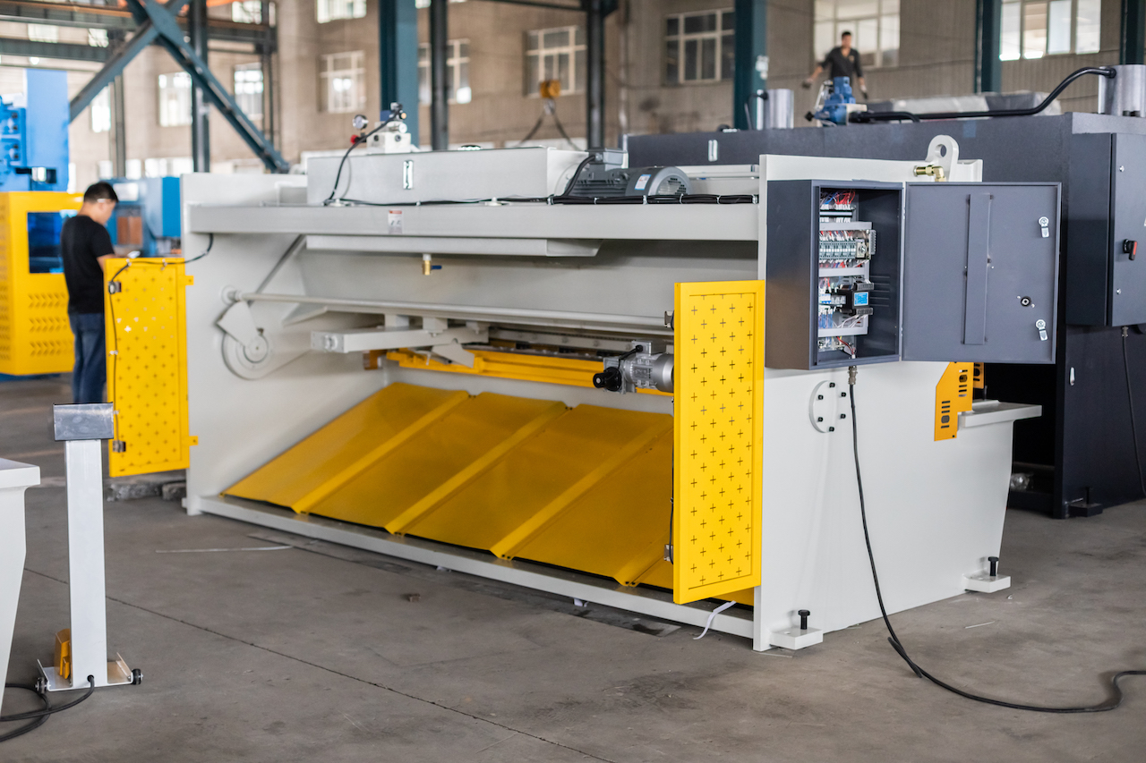 Qc11y 8x3200 Stroj za rezanje lima Hidraulični stroj za rezanje čeličnih ploča