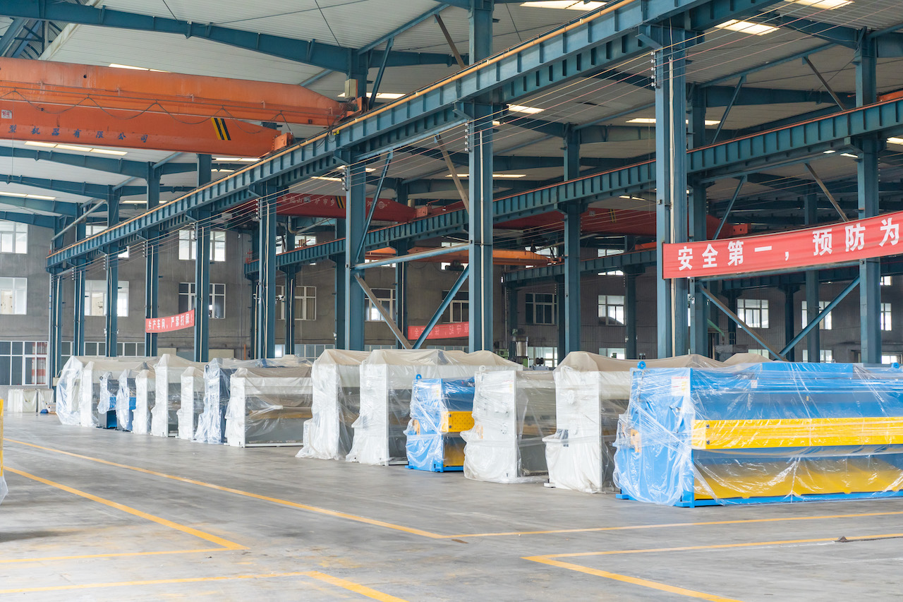 Qc11y 8x3200 Sheet Metal Shearing Machine Steel Plate Hydraulic Shearing Machine Qc11y 8x3200 Stroj za rezanje lima Hidraulični stroj za rezanje čeličnih ploča