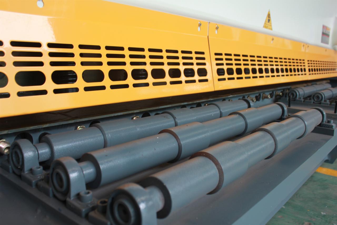 Qc11y Metal Plate Hydraulic Guillotine Shearing Machine For Sale Qc11y Metalna ploča hidraulične giljotine škare za prodaju