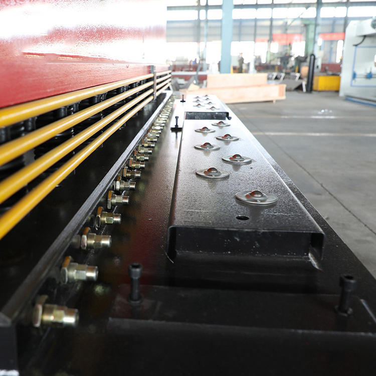 Qc12y / Qc12k Sheet Metal Steel Plate 6mm X 3200 Cnc Hydraulic Swing Beam Shear Machine Qc12y / Qc12k čelična ploča od lima 6 mm X 3200 CNC hidraulični stroj za škare zakretne grede