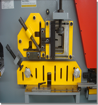 Steel Plate Angle Cutting Punching Notching Machine Hydraulic Ironworker For Sale Stroj za rezanje pod kutem, probijanje, urezivanje, hidraulični stroj za obradu željeza na prodaju