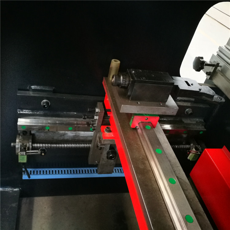 Wc67y-160 4000 Hydraulic Press Brake Cnc Metal Bending Machine For 4000mm Width Steel Wc67y-160 4000 hidraulička presa CNC stroj za savijanje metala za čelik širine 4000 mm